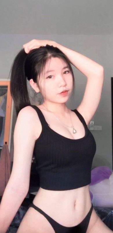 สาวไทยมีลายโชว์หุ่นสวย 1